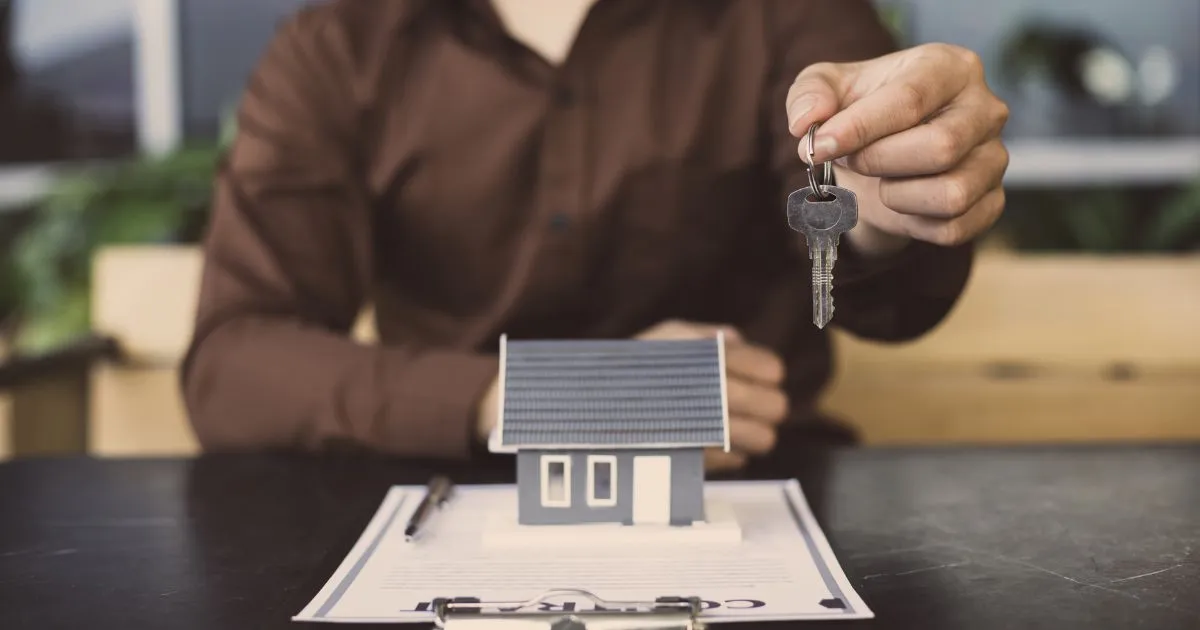 A man holding house keys